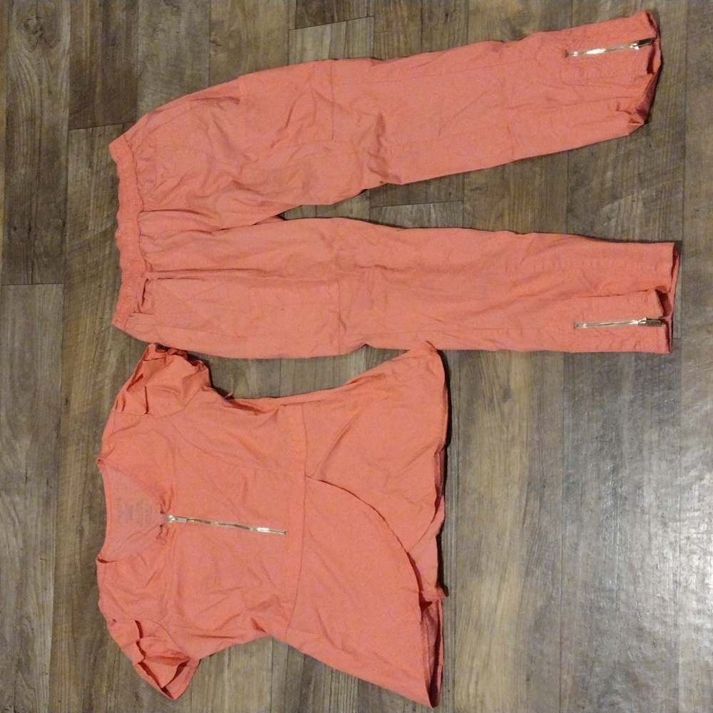 Jaanuu pink scrubs
